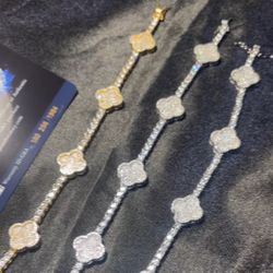 Iced Out Van Cleefs  VVS1 Quality💎