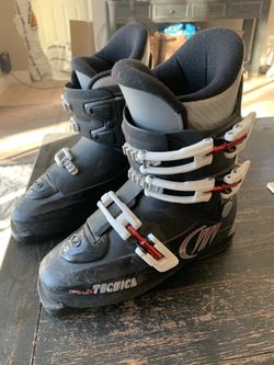 Ski boots, children ski boots, $20 per pair cash only￼