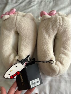 Forever 21 hello kitty slippers