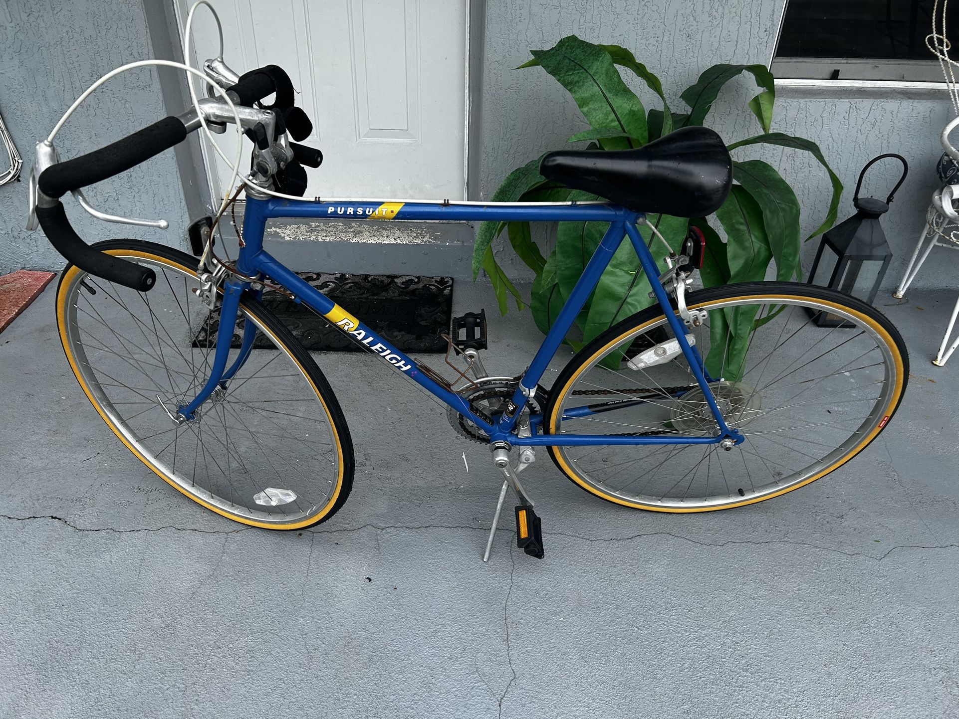 Very Nice Raleigh Pursuit Road Bicycle for Sale in Carol City FL