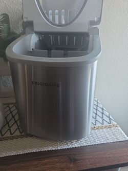 Frigidaire Ice maker