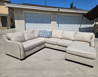 Great Sectional Sofa 💥 Free Delivery 💥