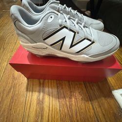 Men’s (9) New Balance Baseball Cleats (Brand New) 