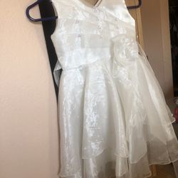 Girl Dress White  Size 4  Like New Condition 