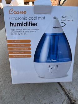Vissani Top Fill Cool Mist Humidifier with a 1-gallon water tank.