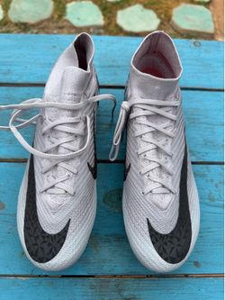 Brand new NIKE soccer cleats size 8