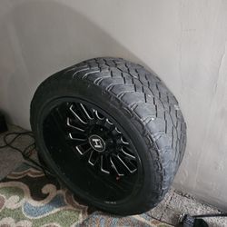 22-in Rims In Good Shape With Tires 33 /12.5/ 22 5 Lug 1.5