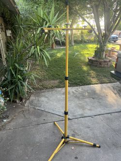 Light Tripod Stand