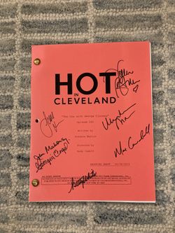 Hot In Cleveland Cast Signed Script - Betty White Autograph