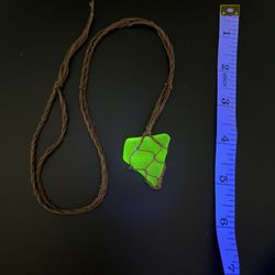 Vintage Uranium Seaglass Macramé Pendant Necklace 