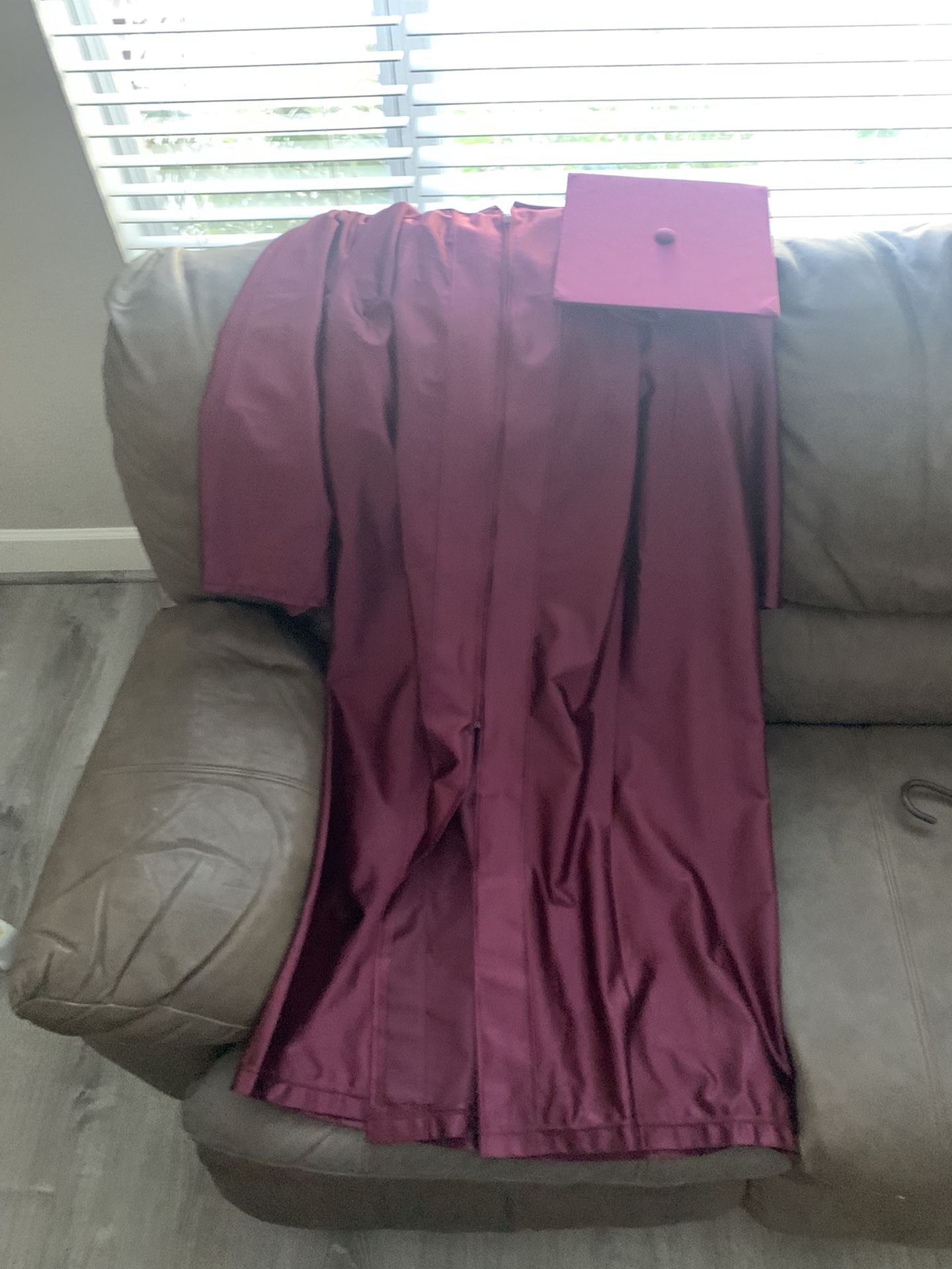 Burgundy Cap And Gown for Sale in Brandon, FL - OfferUp