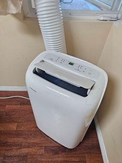AC PORTABLE TOSHIBA 6000 BTU 260 sq ft Ideal HOSE,WINDOW COVER IS TOUCH SCREEN WORKS GREAT YOU CAN TEST IT BEFORE PURCHASE FOR ANY QUESTION TEXT ME PL