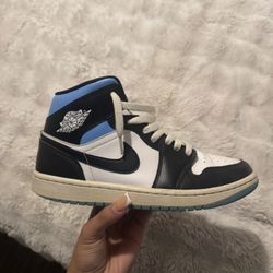 Jordan 1 mids