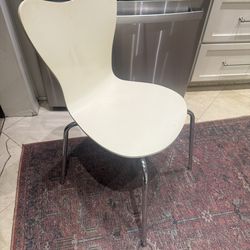 Mid-Century Modern Tulip Chair (Off-white)