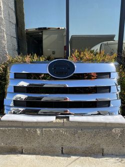 Hino Grille 2011 - 2016 600 Series 