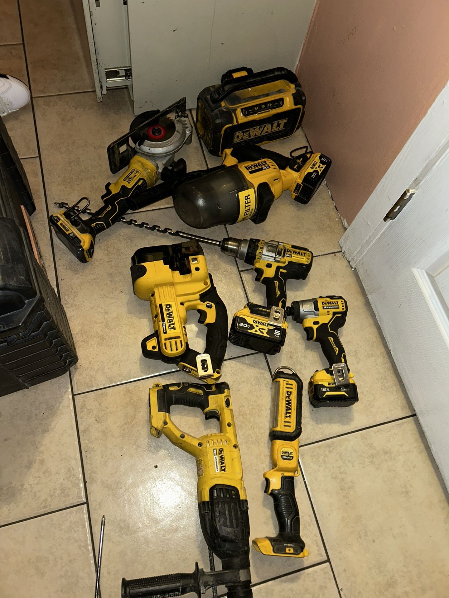 8pc  DEWALT TOOL SET!!!!