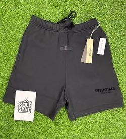 essentials shorts 25$