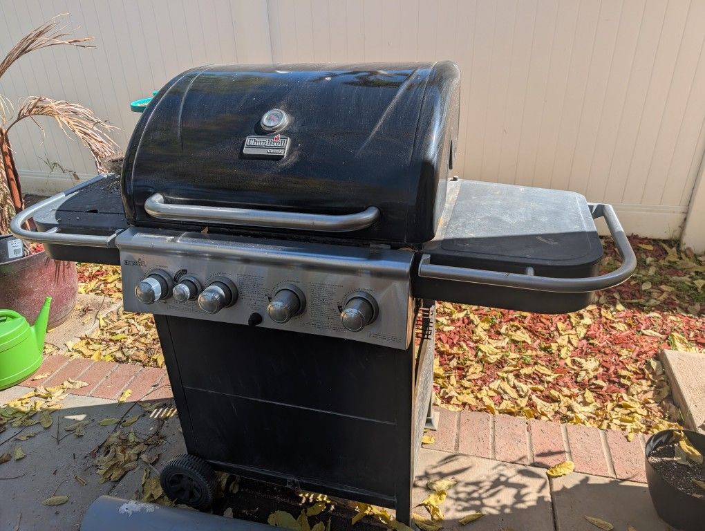 Charbroil BBQ With Propane Tank  Works Great 🙂