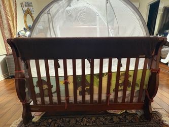 Beautiful Wooden Baby Crib plus ALL accessories– Excellent Condition!