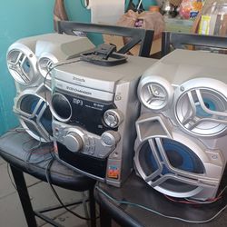 Huge Panasonic boom box, cassette tape doesn't work