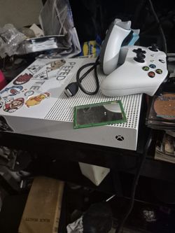 Xbox One S 250 Two Controllers  No Cord