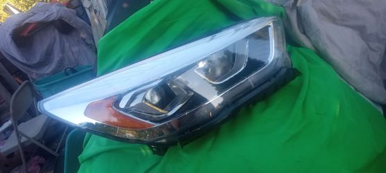 2017 to 2019 FORD ESCAPE RIGHT HEADLIGHT