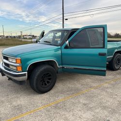 This Is My 1994 Chevy Silverado K2500 4x4. It Is A Good Running Truck With Cold A/c .it Only Has About 174xxx Miles On It . Im Asking $4500 Obo 