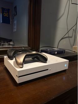 Xbox One S 1TB great condition with 2 controllers