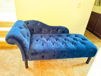 Beautiful Royal Blue Chase lounge