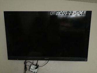 Sony bravia with braket 42inch tv