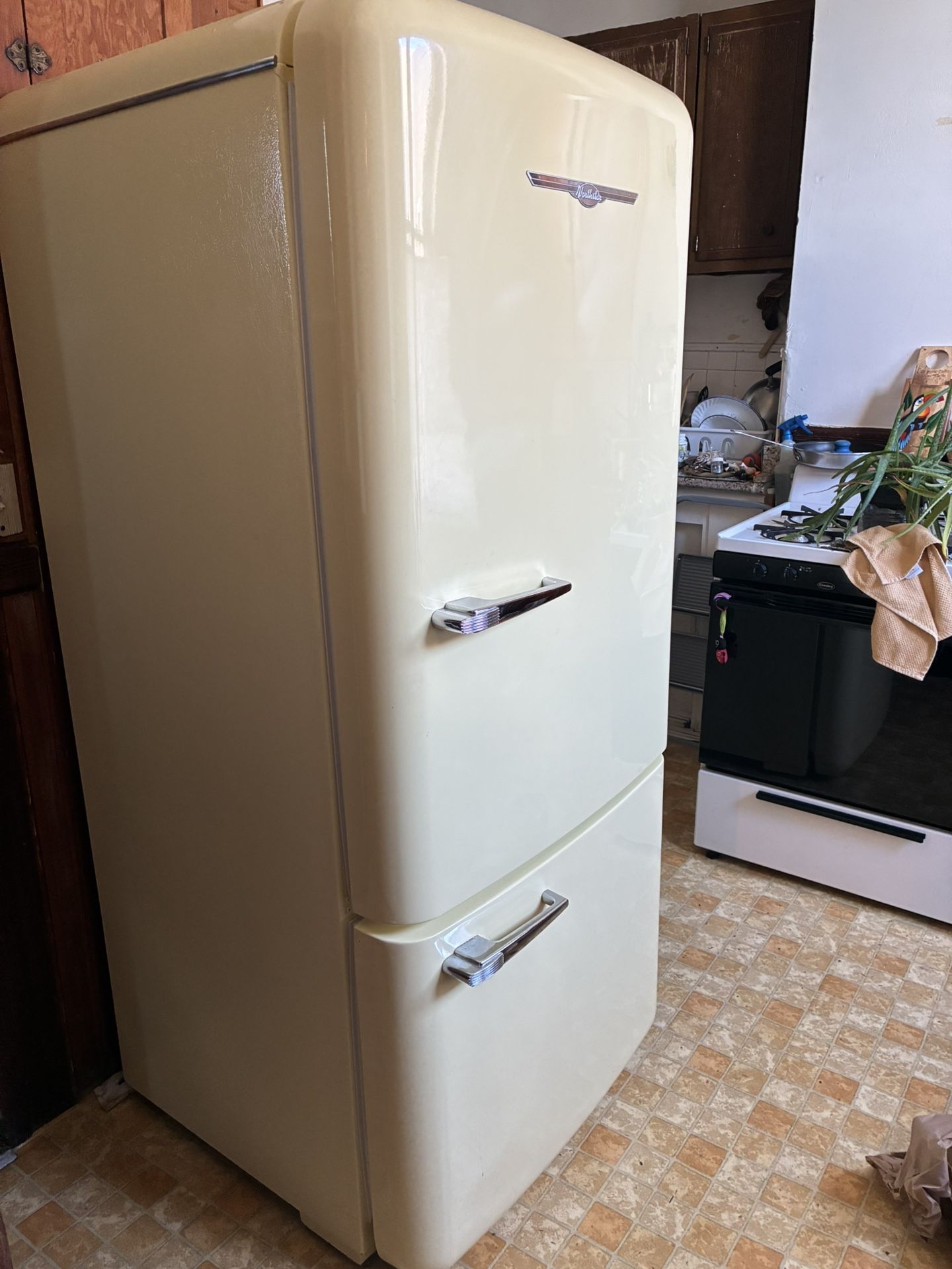 31-inch, 18.5 cu. ft. Bottom Freezer Refrigerator (1950-A)