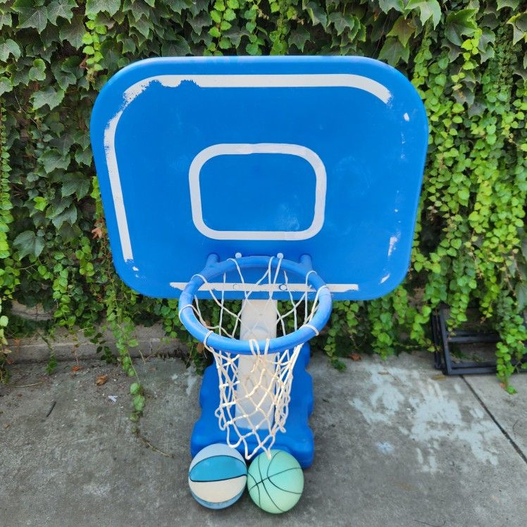 Swimming Pool Basketball Hoop With 2 Water Balls