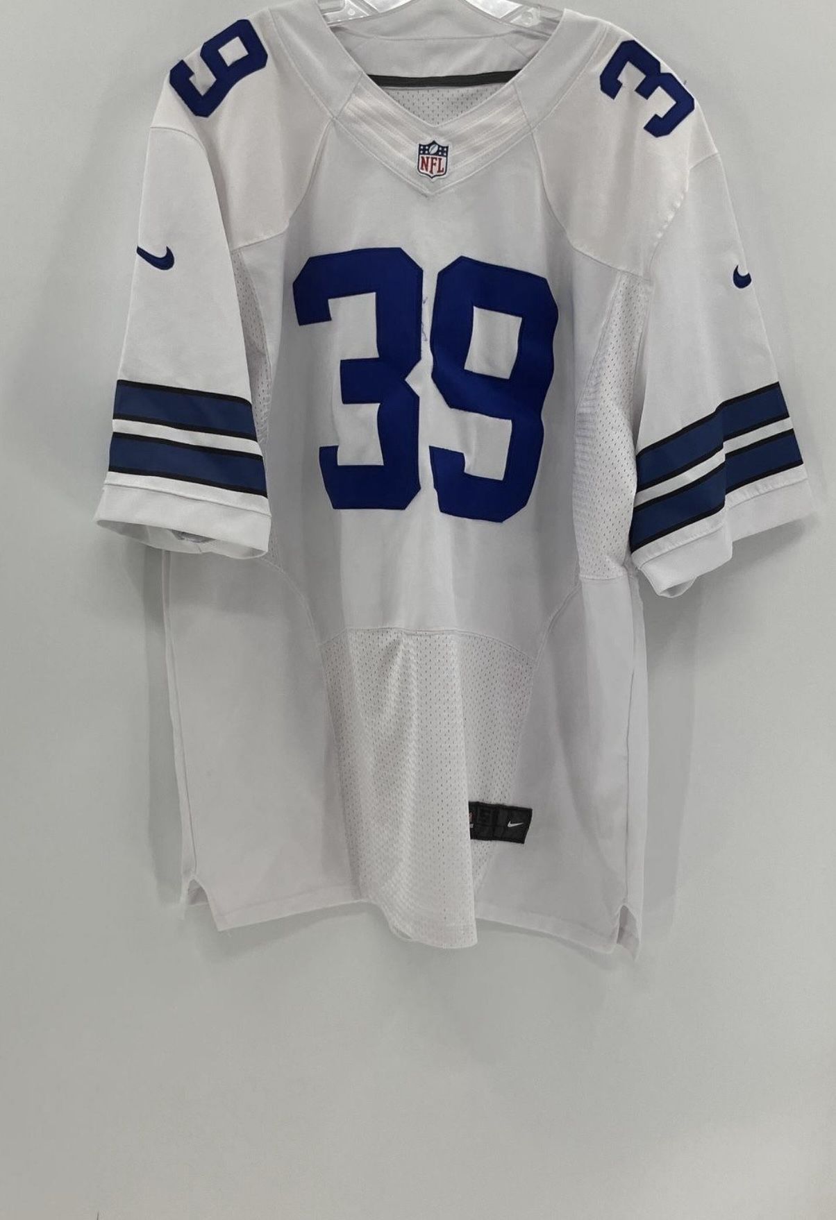 Men’s .. Nike Dallas Cowboys Jersey . Very Nice !!