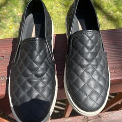 Steve Madden Women’s Quilted Slip-On