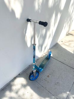 Razor A5 Lux Kick Scooter 🛵