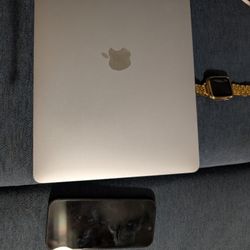 Apple Bundle iPhone16 Pro, Apple Watch SE, MacBook Air M1 
