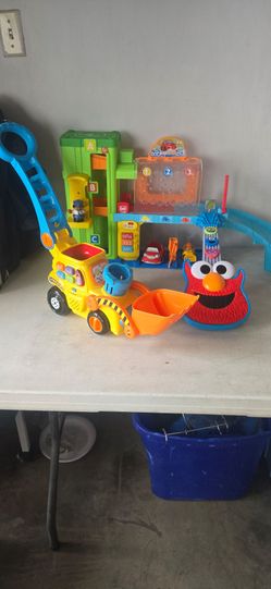 TOYS.