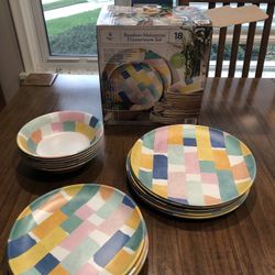 NEW 18 Piece Dinnerware Set Melamine