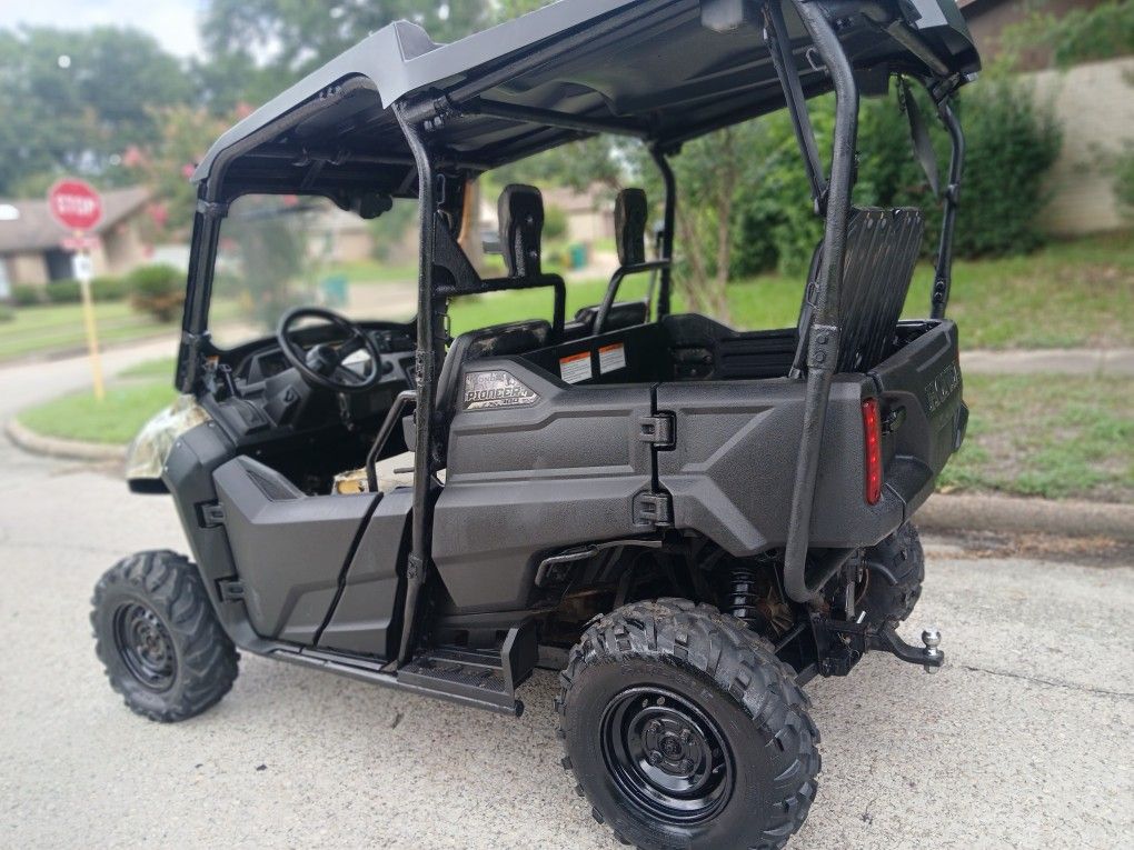 2016 Honda Pioneer 700 Sxs -4 4x4...with Title
