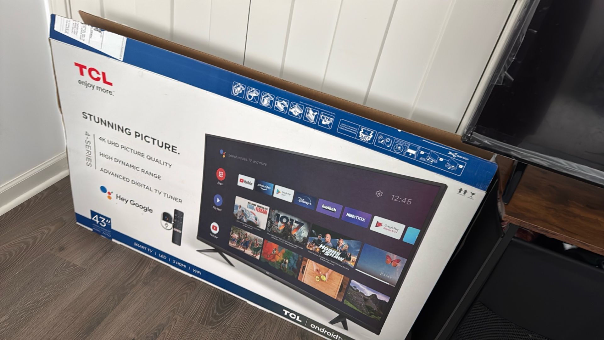 TCL 43” TV
