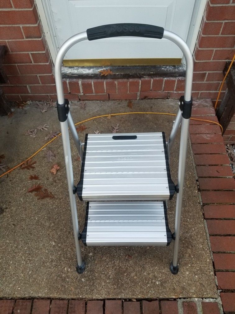 2-step-aluminum-ladder-for-sale-in-norfolk-va-offerup