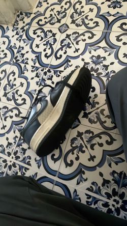 Navy and black Air Force’s 1 used size 4.5