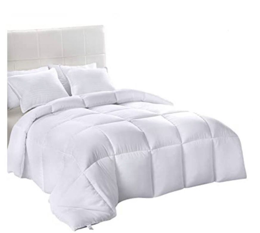 Down alternative comforter cali king utopia white color