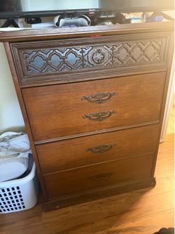 Dresser set. Good condition, tracks work well and everything!