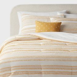 🔥👀🔥Full/Queen Clipped Jacquard Striped Comforter, Pillow Shams & Throw Pillow, Threshold Brand