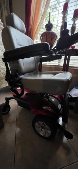 Never used senior chair electric powered