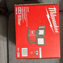 Flood Light Milwaukeé 