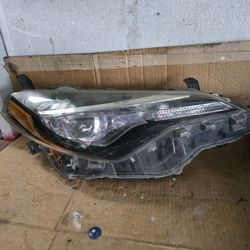 2017 2019 Toyota Corolla Passenger Oem Headlight 