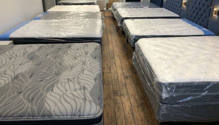Queen Pillow Top Mattress New in Plastic