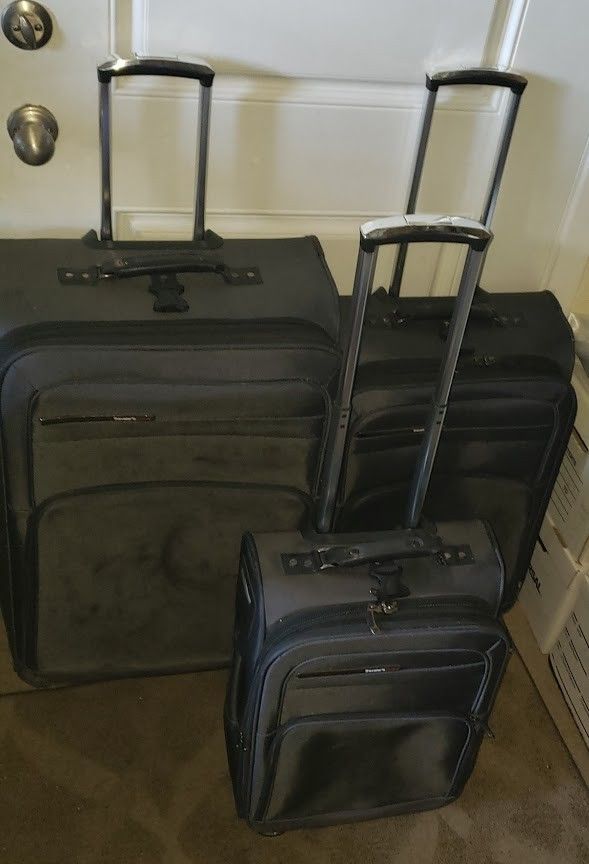 Traveler's Choice 3-Piece Softside Expandable Luggage Set
